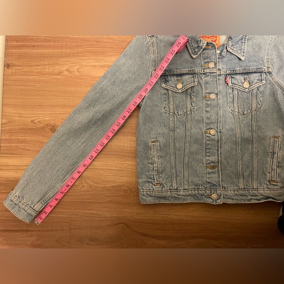 Levi’s Denim Jacket - Picture 5 of 7